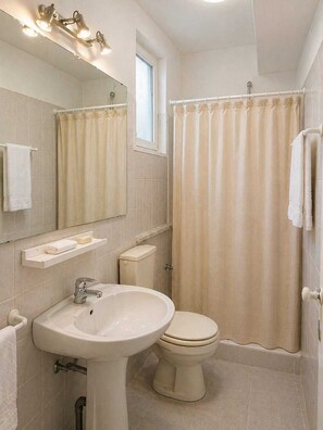 Bathroom - Nature, Silence and Comfort - Rural Apartment (Lousã)