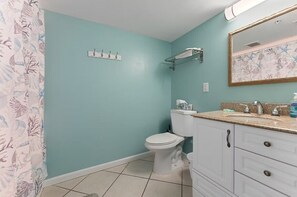 Toilet paper - Lovely condo with AC in charming North Wildwood beach block Pool. Tiki bar . (North Wildwood)