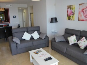 TV - Helle, modernisierte Wohnung mit mehreren Pools by Interhome (San Roque)
