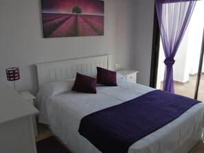 Internet - Helle, modernisierte Wohnung mit mehreren Pools by Interhome (San Roque)