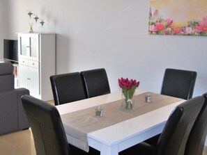 Dining - Helle, modernisierte Wohnung mit mehreren Pools by Interhome (San Roque)