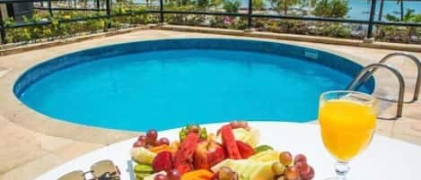 8 albercas al aire libre