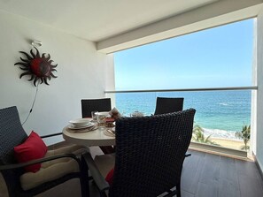 Outdoor dining - Harbor 7002 | Stylish 7th Floor Studio in Puerto Vallarta (Puerto Vallarta)