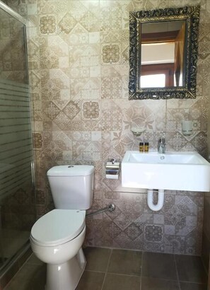 Slippers, towels, soap, shampoo - CLIO APARTMENTS (Chios)