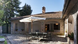 Outdoor dining - Chianti Resort by Interhome (Castelfalfi)