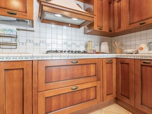Fridge, microwave, oven, dishwasher - Casale Al Mare by Interhome (Loreto)