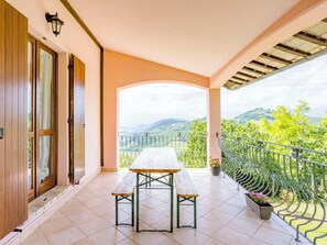Outdoor dining - Villa Altavista by Interhome (Acqualagna)
