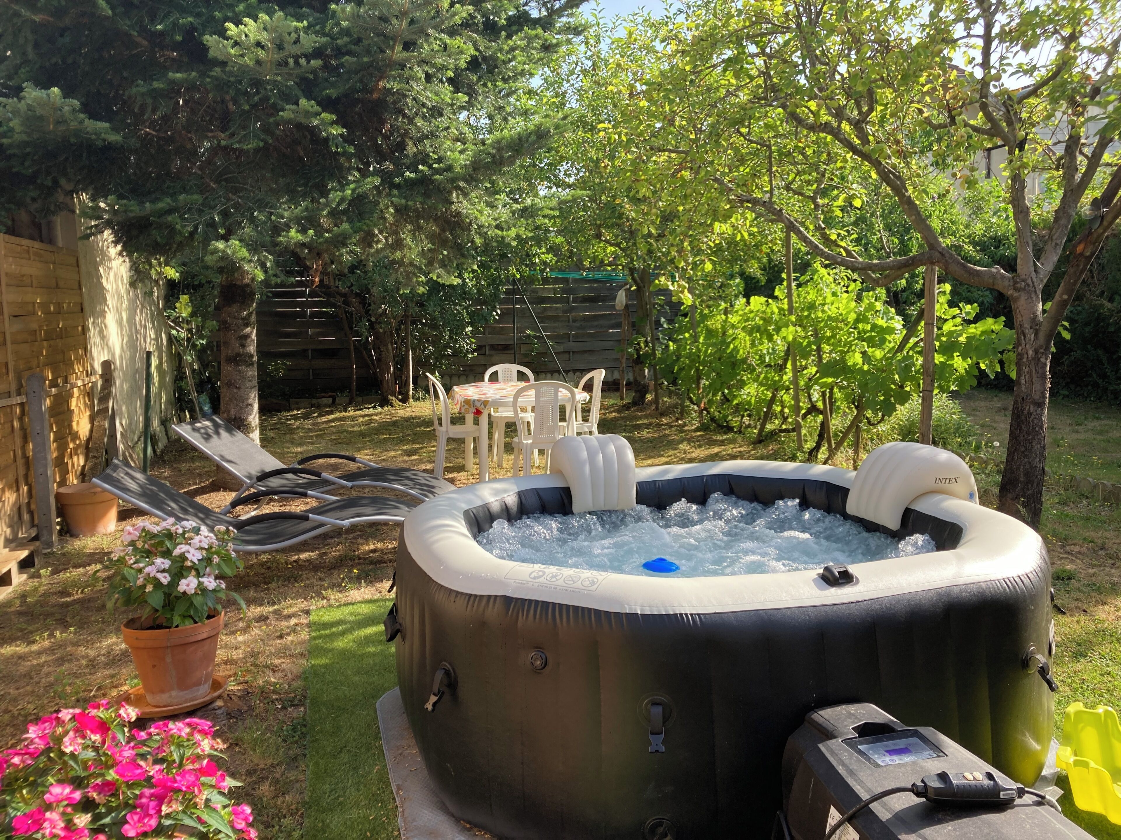 Bain à remous extérieur