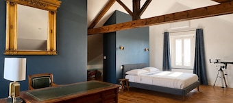 Charming townhouse for visiting the town of Cyrano and Roxanne.