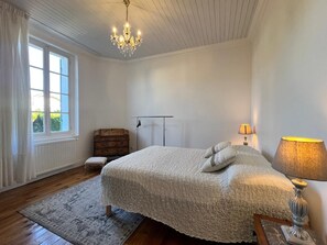 2 Schlafzimmer, Schreibtisch, Bügeleisen/Bügelbrett, kostenloses WLAN