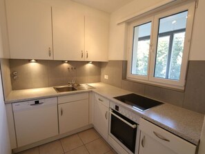 Fridge, microwave, oven, dishwasher - Bündalodge 1015 4-Zimmerwohnung by Interhome (Davos)
