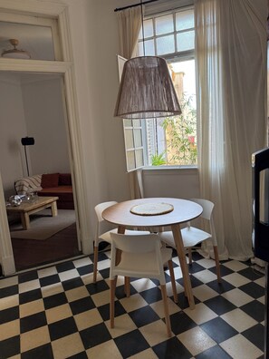 Dining - Cozy 1-bedroom apartment in beautiful Buenos Aires with AC (Buenos Aires)