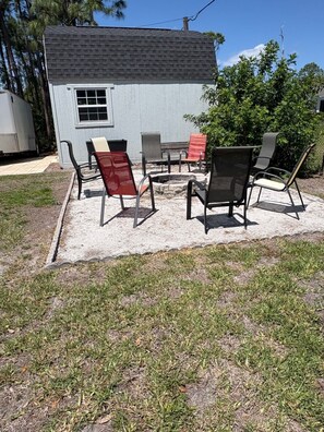 Terrace/patio - Tranquil 3 Bedroom Ocean Vibes Retreat w/ pool. (Port Charlotte)
