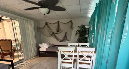 Tranquil 3 Bedroom Ocean Vibes Retreat w/ pool.
