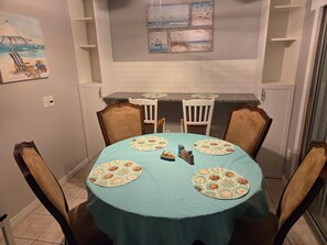 Dining - Tranquil 3 Bedroom Ocean Vibes Retreat w/ pool. (Port Charlotte)