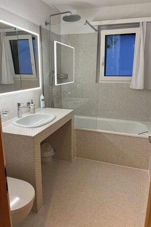 Bathroom - Heimgut 37 3½-Zimmerwohnung by Interhome (Davos)