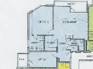 Ein Hotelgrundriss mit mehreren Zimmern, einer zentralen Diele und einem Essbereich.
