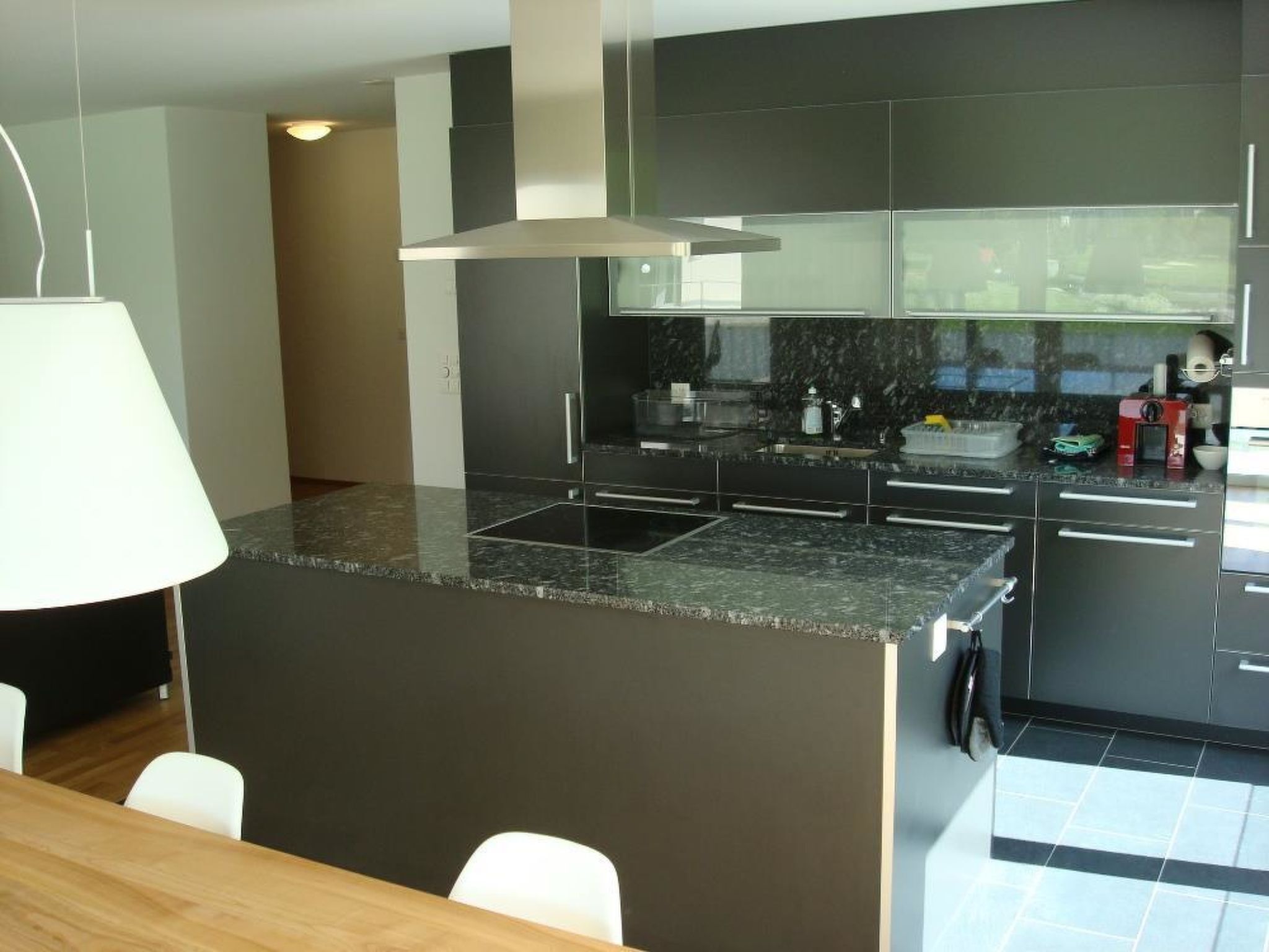 Fridge, oven, dishwasher, cookware/dishes/utensils