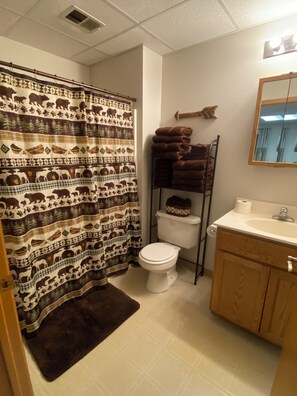 Toallas, jabón, papel de baño 
