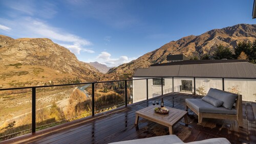 Powder Ridge Alpine Retreat