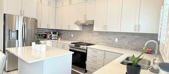 Luxurious Detached Five-Bedroom House in Mississauga.