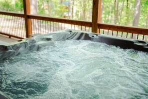 Outdoor spa tub - Knotty Summit| Hocking Hills, Theater, Hot Tub (Logan)