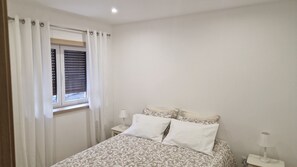 1 bedroom, WiFi, bed sheets - In the center of the historic town of Aljubarrota, located between the mountains and the sea. (Aljuarrota)