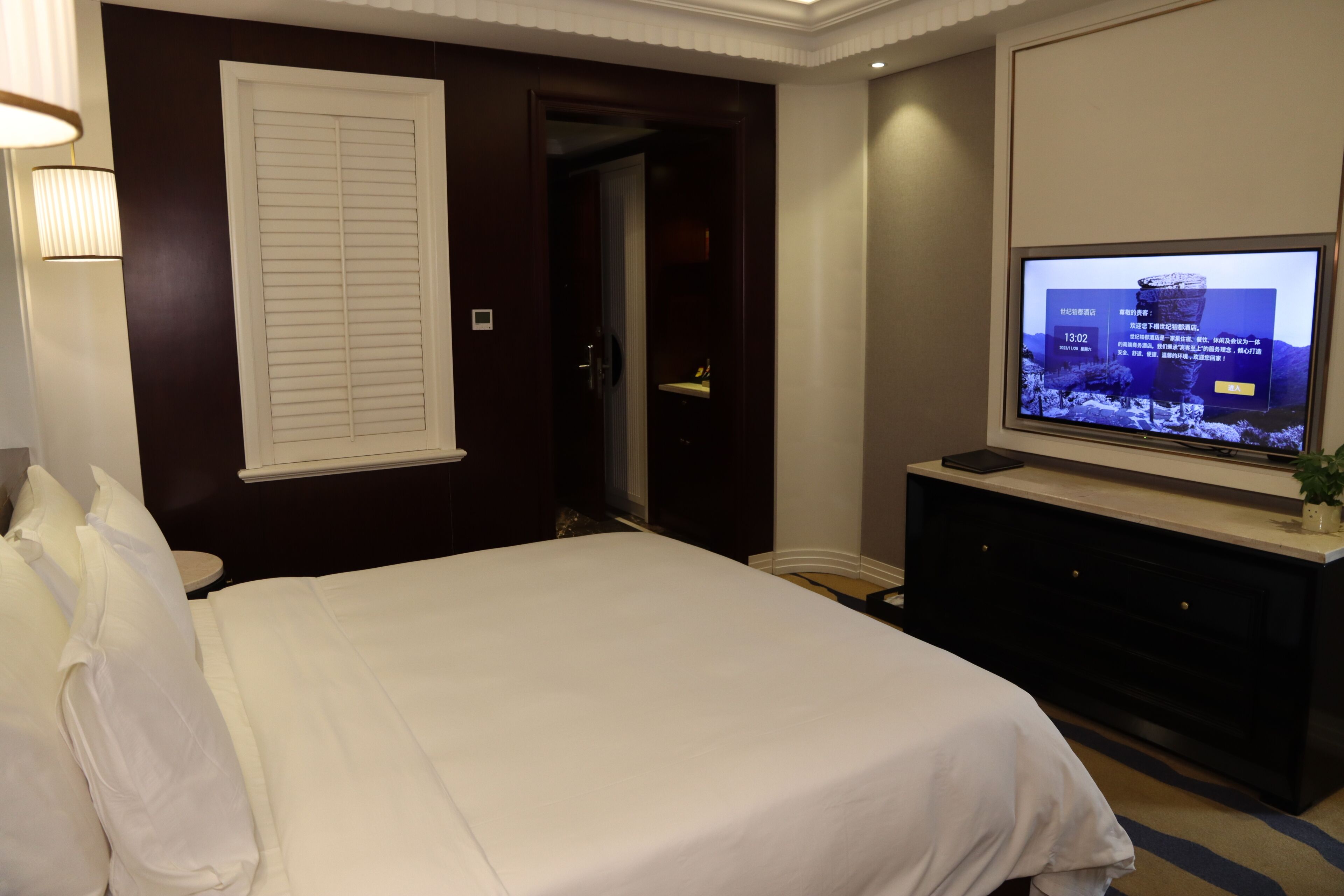 Down comforters, desk, free WiFi, bed sheets