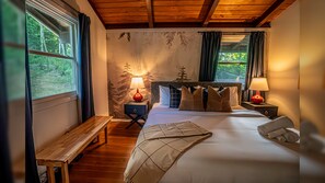 Iron/ironing board, WiFi, bed sheets - Pine & Peak - Hot Tub - Sauna - 3min to Hunter Mt - Pet Friendly (Lanesville)