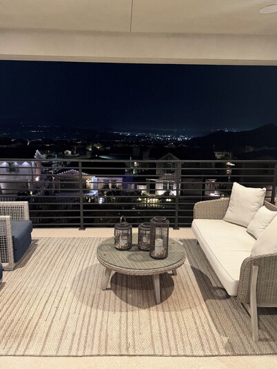 Spacious 5-bedroom house with AC in terrific Santa Clarita