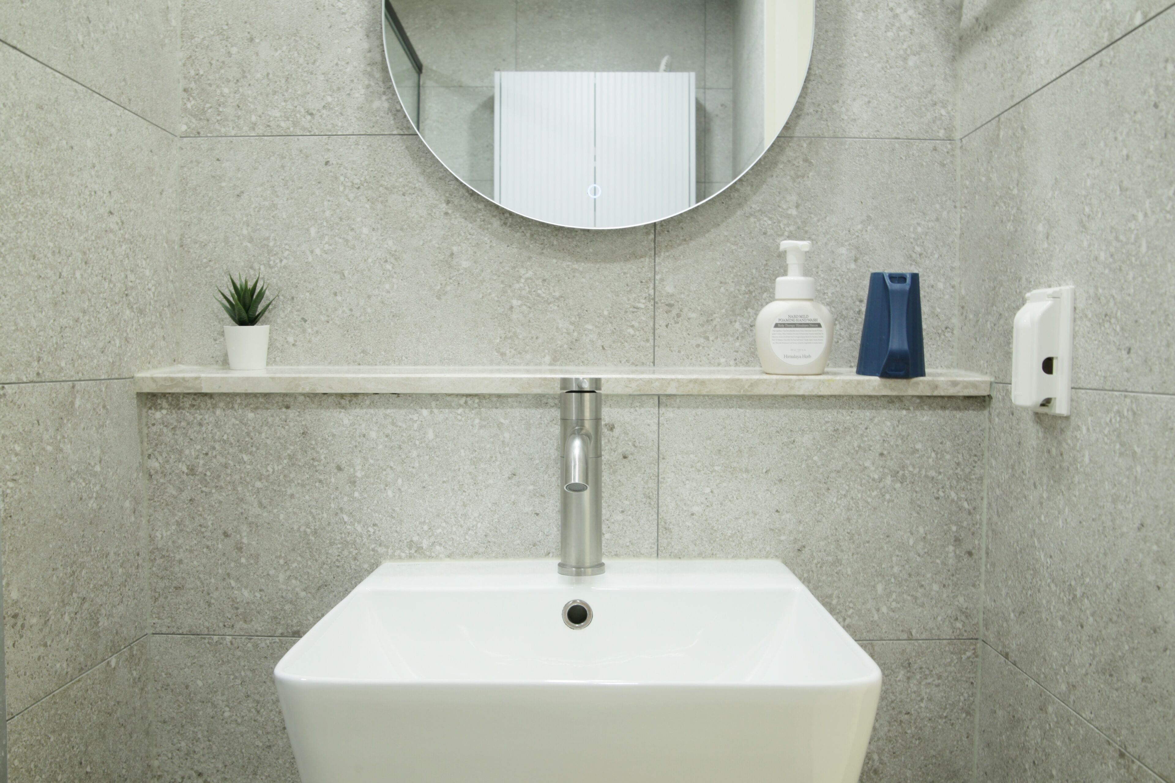 Shower, hair dryer, towels, shampoo