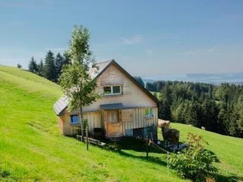"Hüttli" neben dem Bauernhof Fendrig by Interhome
