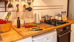 Kühlschrank, Mikrowelle, Ofen, Geschirrspüler