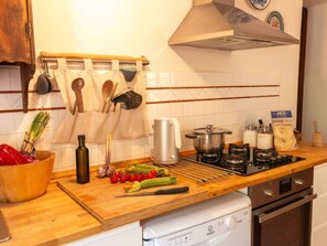 Kühlschrank, Mikrowelle, Ofen, Geschirrspüler