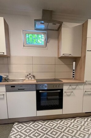 Fridge, microwave, oven, dishwasher - 30 km vor Berlin bis 6 Personen Bungalow by Interhome (Fehrbellin)