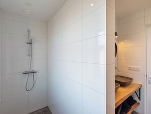 Bathroom - Pleinzicht 6c by Interhome (Koudekerke)