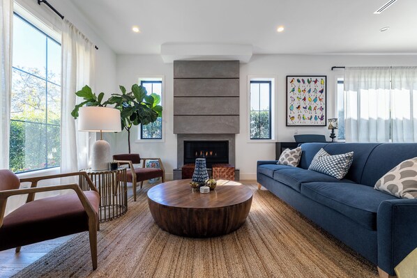 Living area - Stylish 4 bedroom Venice home with pool & hot tub (Los Angeles)