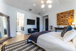 Room - Stylish 4 bedroom Venice home with pool & hot tub (Los Angeles)