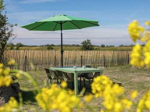 Outdoor dining - Tiny House Rustepolder by Interhome (Vrouwenpolder)