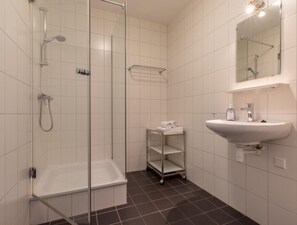 Bathroom - Zoete Licht by Interhome (Zoutelande)
