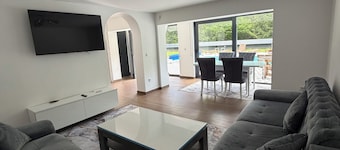 Cozy 10 people villa in tranquil Ilijaš with AC and pool