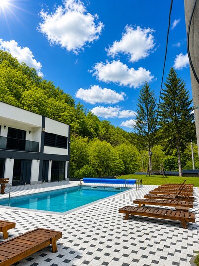 Cozy 10 people villa in tranquil Ilijaš with AC and pool