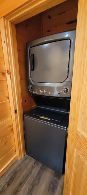 Interior - Bear Hug Hideaway: Private woods & 4 min to Parkway! Arcade+ Hot Tub (Sevierville)