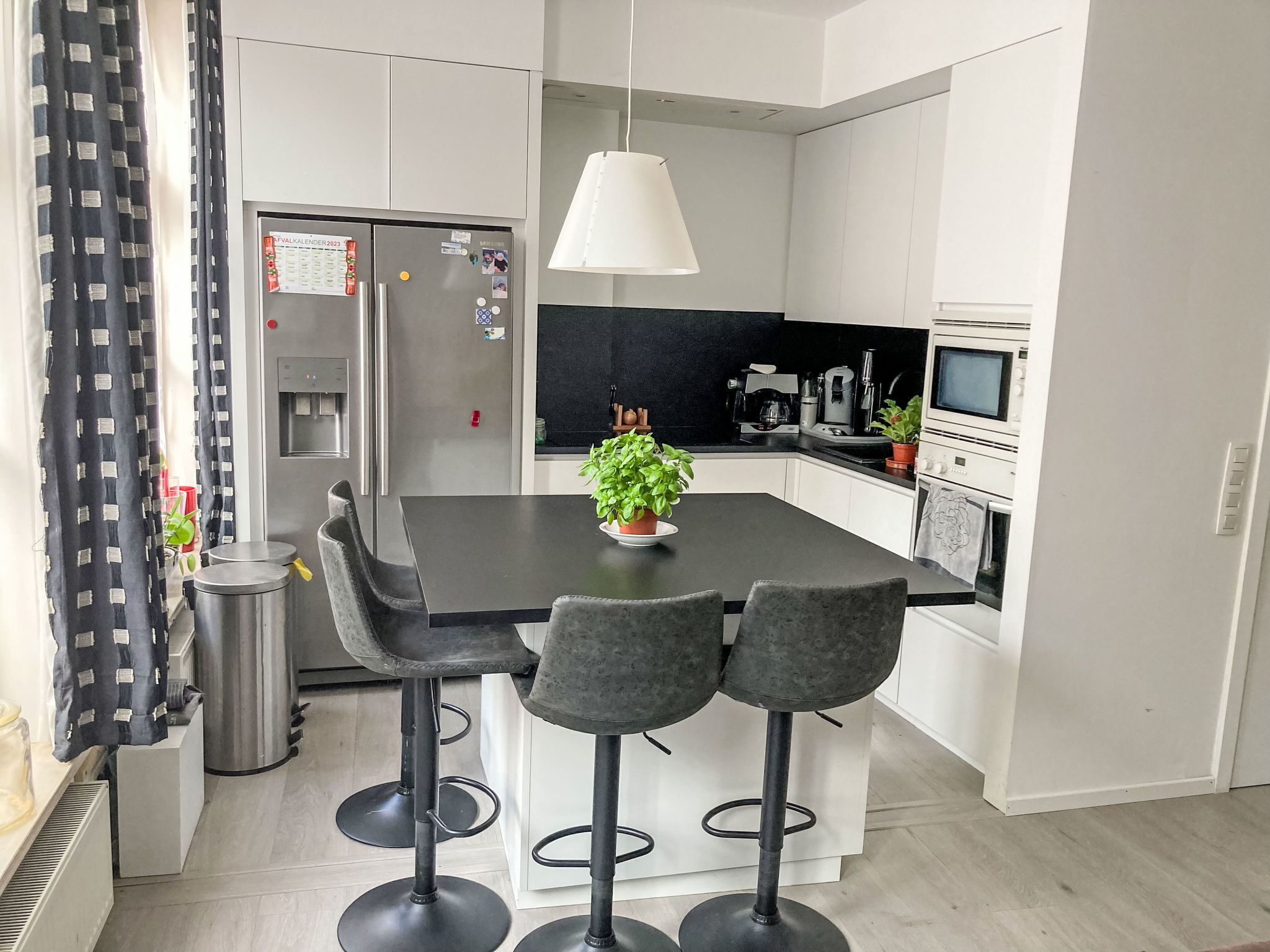 Kühlschrank, Mikrowelle, Ofen, Geschirrspüler