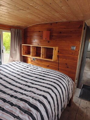 Bed sheets - Vrbo Property (Milhaud)
