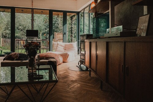 Pinecone Hideaway - house in the woods