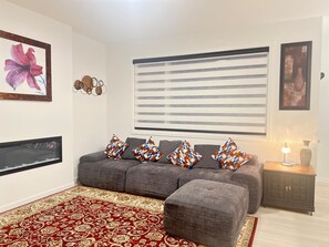 Living area - Modern Stay Minutes from West Edmonton Mall (Edmonton)