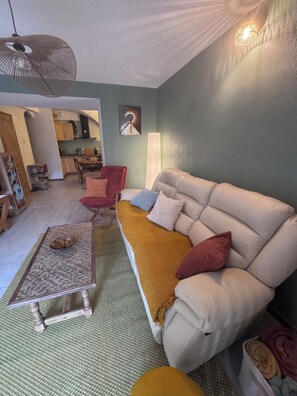 Smart TV, books - Cosy apartment under vaulted ceiling-6 people- Le Secret d'Adèle (Châteauroux-les-Alpes)