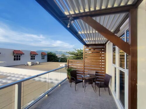 Cozy 1-bedroom Bayfront Apartment in Portmore with Private Balcony