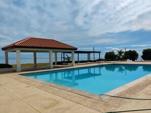 Outdoor pool - Cozy 1-bedroom Bayfront Apartment in Portmore with Private Balcony (Portmore)
